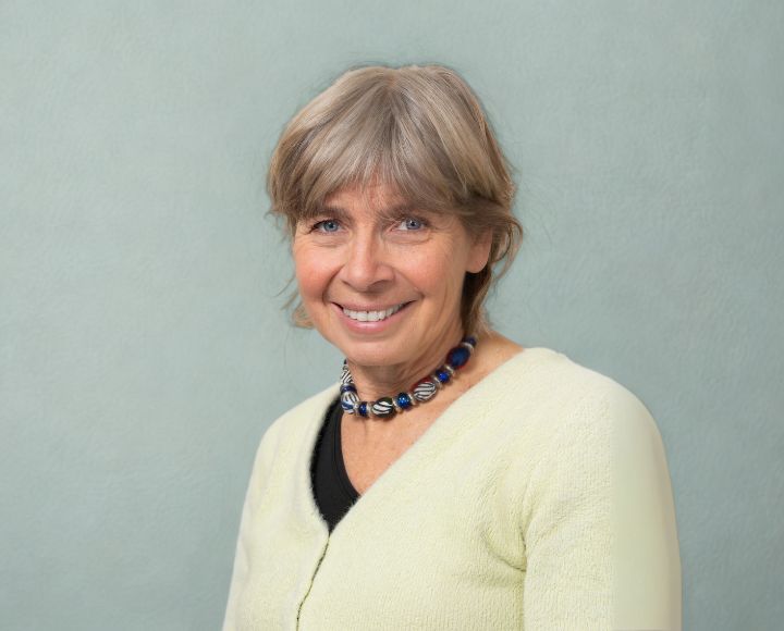 Sarah Cleavland Headshot